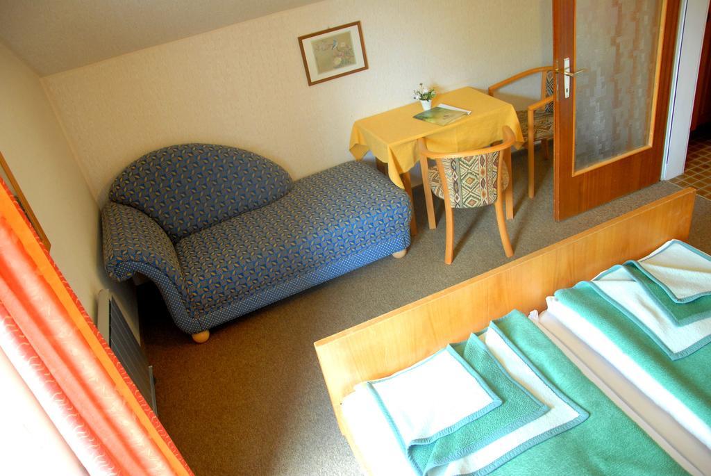 Fruehstueckspension Wiesenhaus Miesenbach  객실 사진